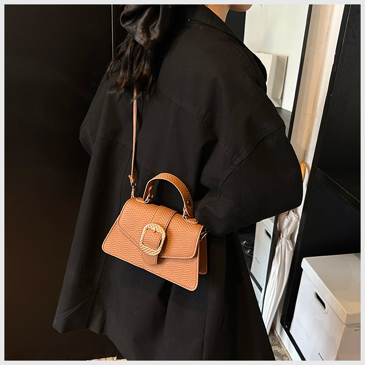 Cross-border wholesale niche design commuter crossbody bag for women 2024, fashionable and versatile women's single-shoulder armpit small square bag undefined