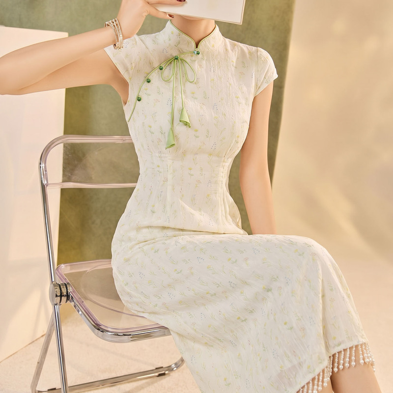 Summer New Chinese-Style Floral Improved Cheongsam Dress with Elegant Slimming Design, Stand Collar, Tie Design, and Slit Long Skirt P0338