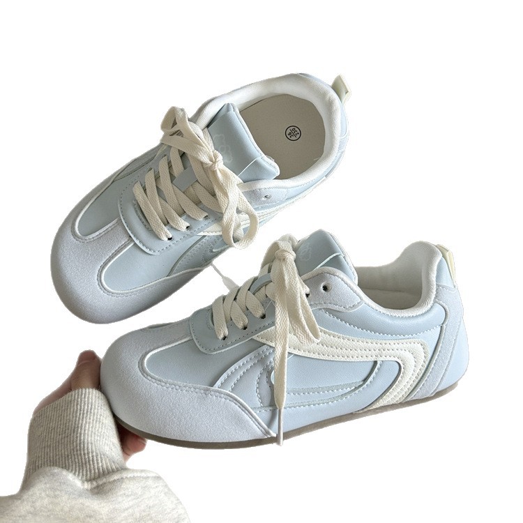 Retro zapatos de entrenamiento alemán para mujeres invierno 2025 nuevos bonitos zapatos blancos de moda zapatos de skate casuales para mujeres