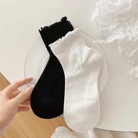 25年秋冬新款米若克509黑白条纹少女风木耳边短筒女士袜子批发