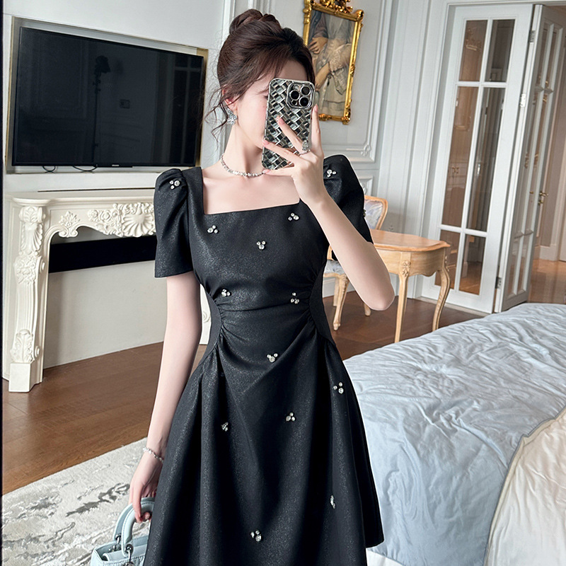 Váy đầm nữ cổ vuông phồng thắt eo đính kim cương phong cách công chúa — Màu đen