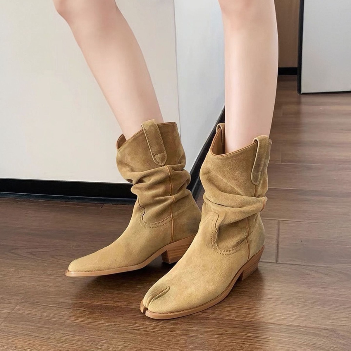 Kurze Westernstiefeletten aus Leder für Damen mit offener Spitze und klobigem Absatz_voghion.com