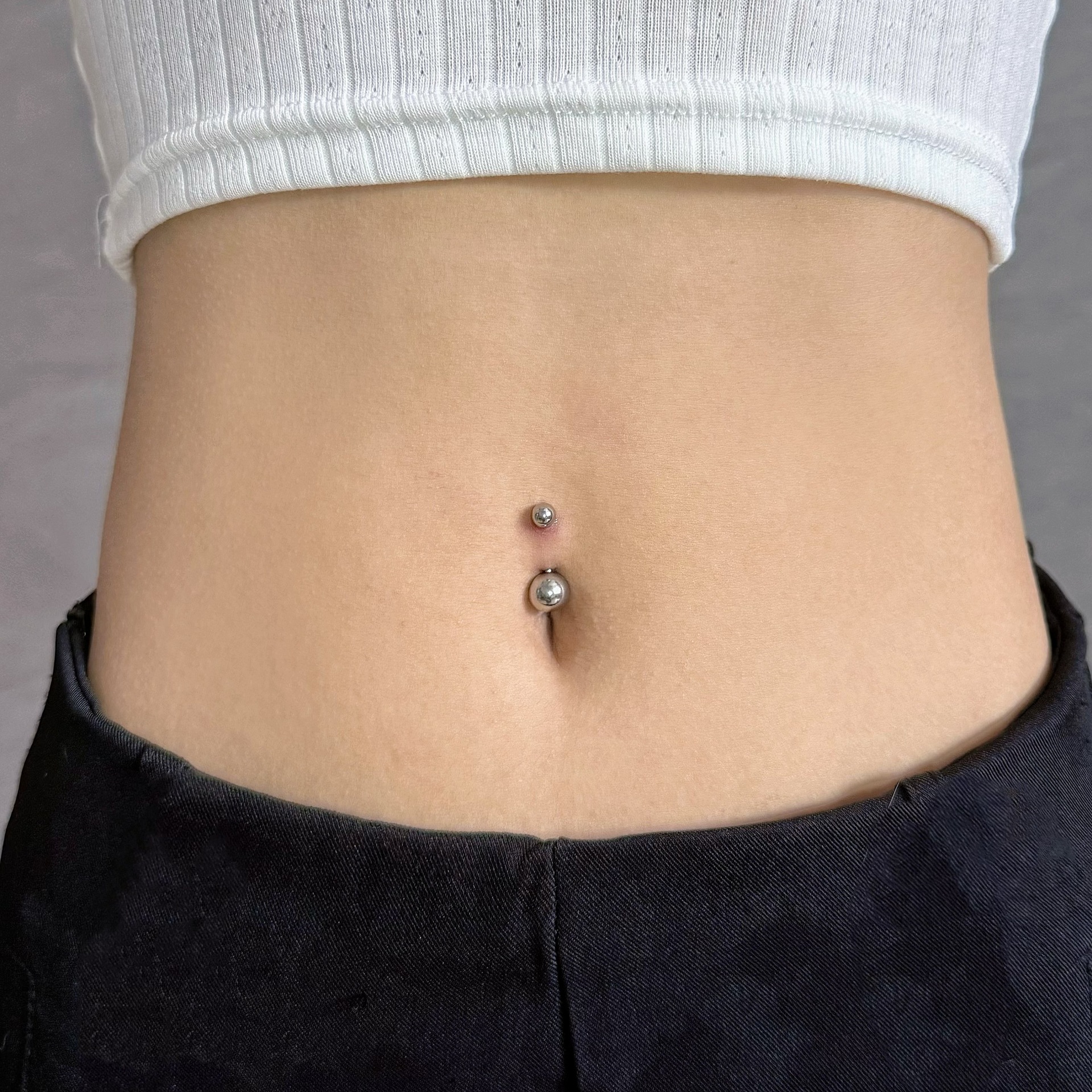 16G labret stud size and finish detail