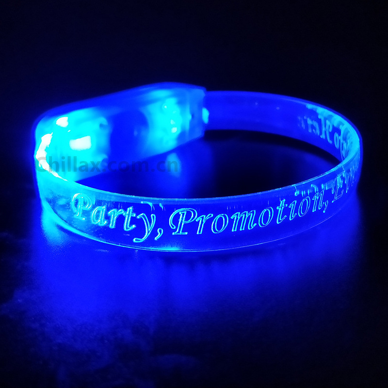 Los fabricantes suministran LED pulsera luminosa transparente TPU flash correa de muñeca atmósfera Accesorios luminosos láser tallado LOGO