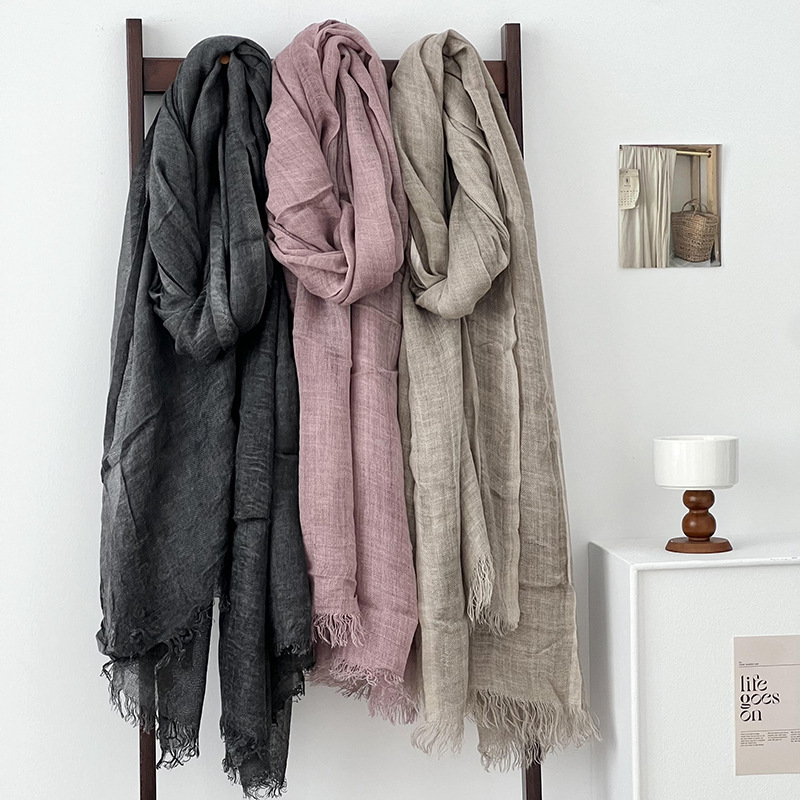 Otoño y invierno bufandas de mujer nuevo ocio versátil color sólido transpirable borde de lana gruesa bufandas cálidas bufandas de seda al por mayor