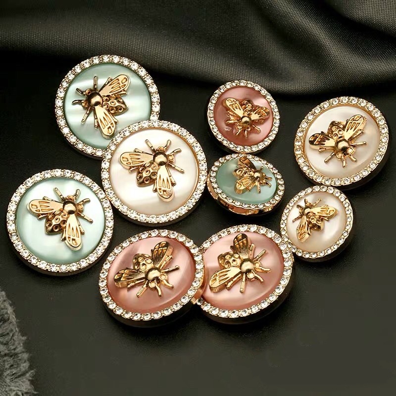 Fashionable metal bee diamond buttons small fragrant coat sweater…