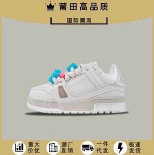 ����Ь�߰汾�H��TrainerС�ֶ�������ЬŮ�ٴ��\�����e�а�Ь