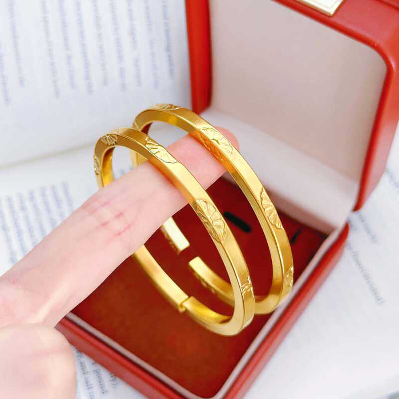New Style Sand Gold Jewelry Small Daisy Open Bracelet, Same Design as Gold Stores, Square Chrysanthemum Niche Light Luxury Design Bracelet New Style Sand Gold Jewelry Small Daisy Open Bracelet, Same Design as Gold Stores, Square Chrysanthemum Niche Light Luxury Design Bracelet