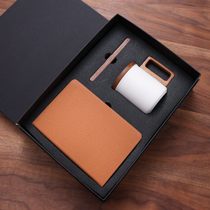 Suyuan taza de madera de nuez taza de cerámica taza de madera taza de café con cojín de taza de madera de madera logotipo publicitario grabado