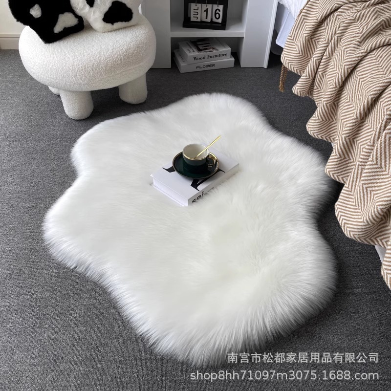 Irregular White Plush Cloud Carpet Bedside Blanket Irregular Home Living Room Coffee Table Floor Mat Plush Blanket