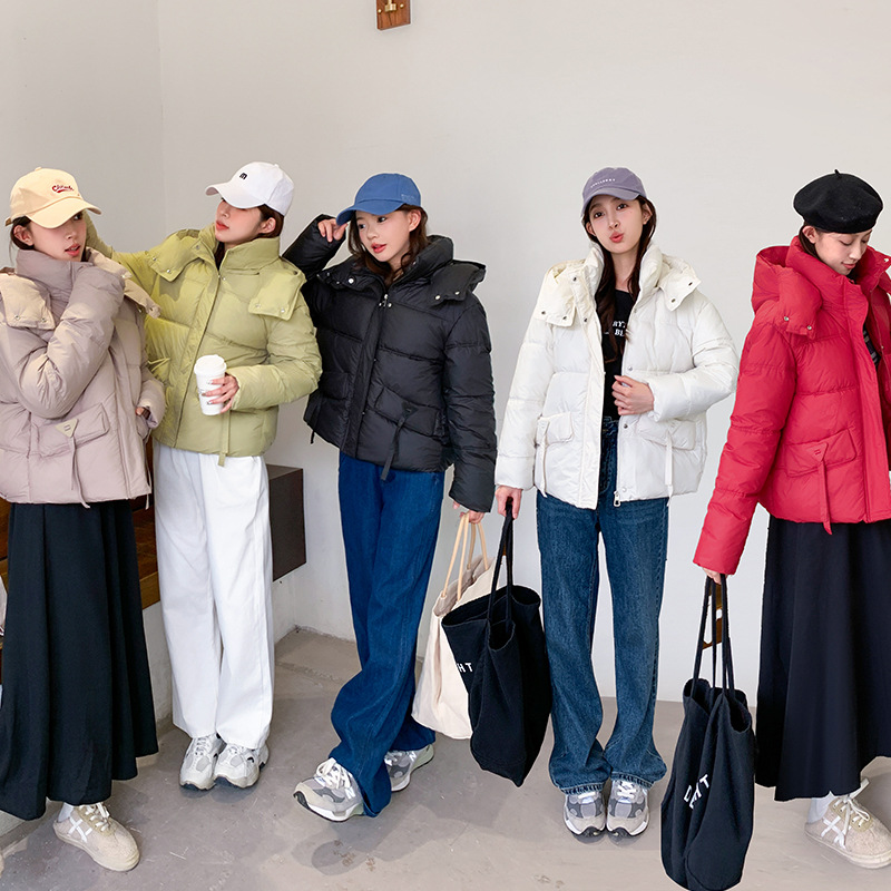 Capa de algodón de pluma para mujeres 2024 nuevo invierno grueso corto de moda con capuchón calentamiento abrigo de pan suelto image 3