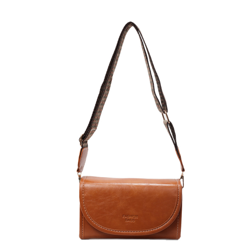 Niche Zhong diseño de hombro mochila 2025 nuevo niche Zhong bolso de moda mujer universal amplio cinturón de hombro bolso de moda