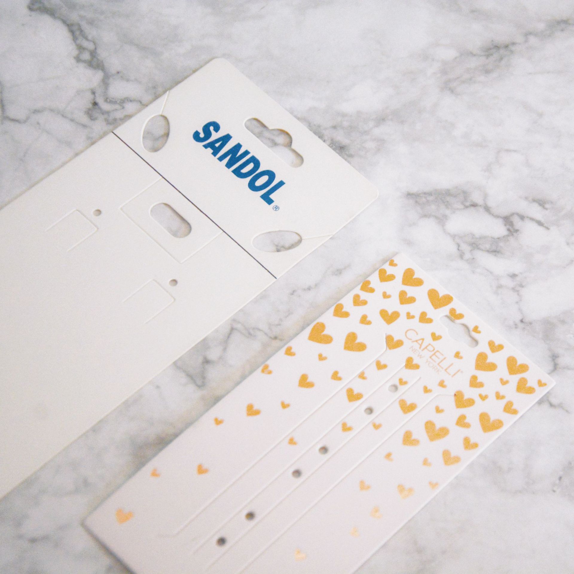 厂家定 做加厚白卡铜板纸吊牌服装内衣袜卡吊卡衣服挂牌标签吊牌