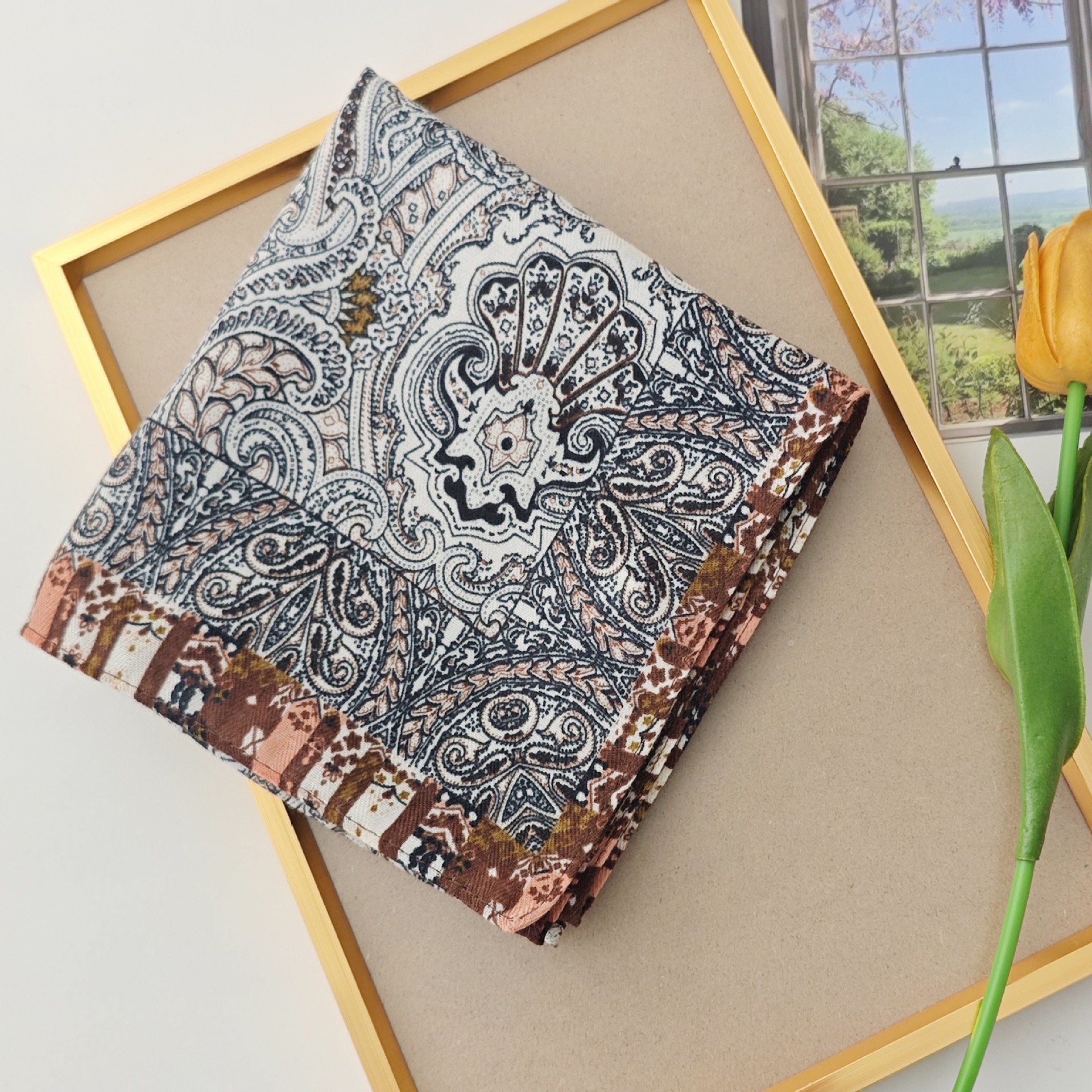 Versión coreana del clásico pañuelo de seda de terciopelo retro que se siente mujer 68 bufanda de flor de anacardo chal protector de cuello de doble uso bufanda cuadrada salvaje mujer