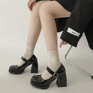 �߸�ЬŮ�ָ��͹Ŭ�����Ь��׷�ˮ̨�A�^һ�֎���ϵ�}��СƤЬ