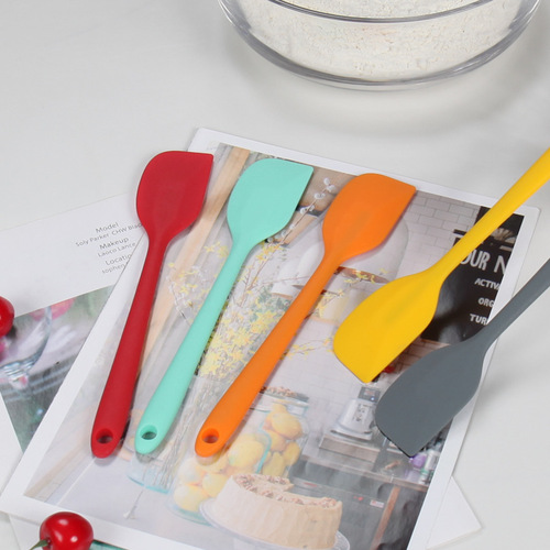 Silicone spatula small one-piece cream spreader all-in-one jam spreader baking tool cake butter scraper