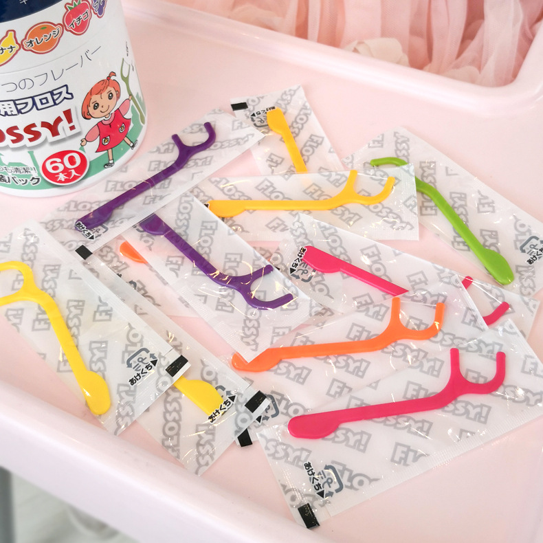 Licensed Japanese Flossy children's dental floss fruity flavor baby teeth cleaning special color cans 60 pieces