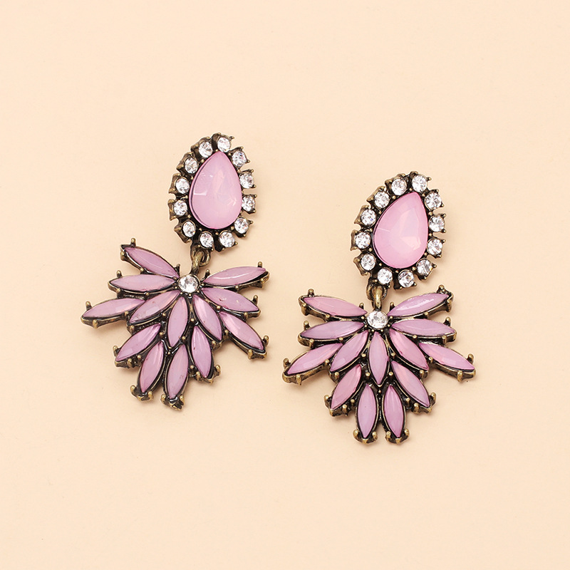 Fashion Acrylic Rhinestone Earrings Cross-border Cold Wind Design Temperament Pink Leaf Earrings display picture 5