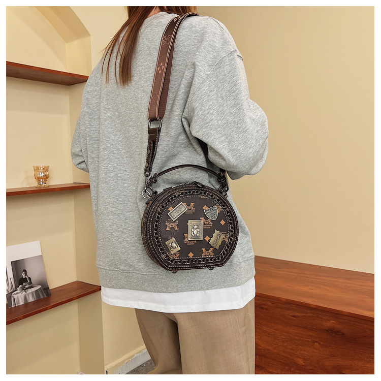 Beibei Tasche Textur kleine Tasche Damentasche 2024 Herbst und Winter neue trendige Abzeichen einzelne Schulter Umhängetasche modische kleine runde Tasche trendy_voghion.com