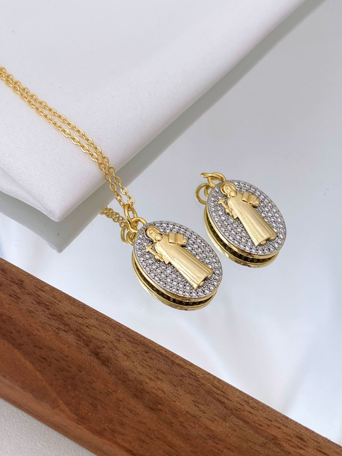 Copper Material 1 Piece 13.9*22.2mm Copper Zircon 18K Gold Plated Oval Our Lady Of Guadalupe Pendant Chain