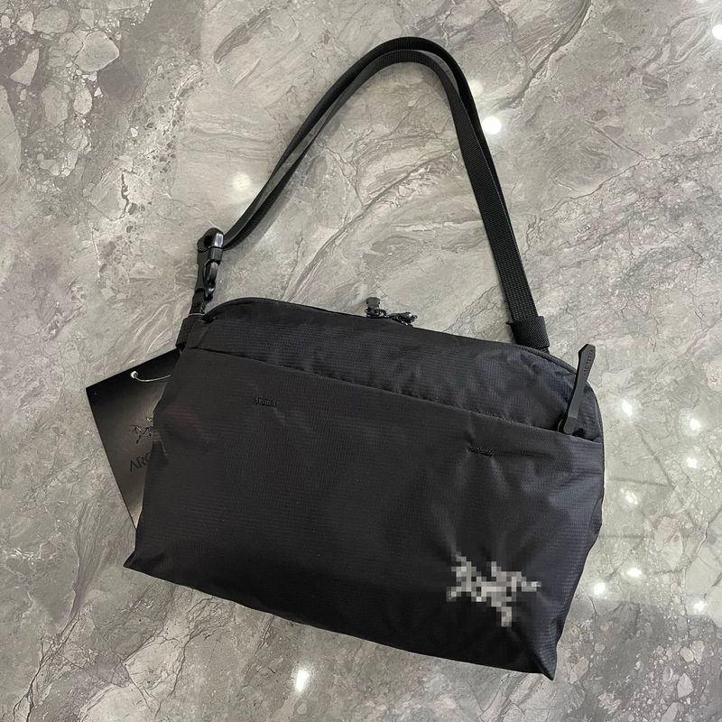 鳥バッグ2025 刺繍鳥6L 男女兼用 カップル向け スポーツカジュアル ショルダーバッグ 斜め掛けバッグ 収納力抜群 カジュアルで多用途|undefined