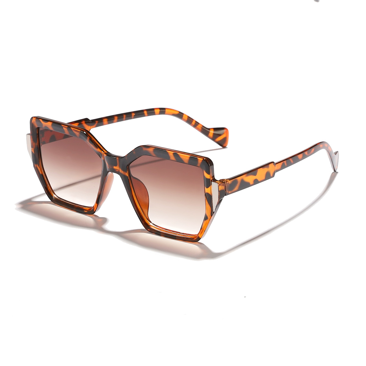 2024 Polígono transfronterizo Gafas de sol para exteriores con color degradado Gafas de sol para mujeres con personalidad europea y americana