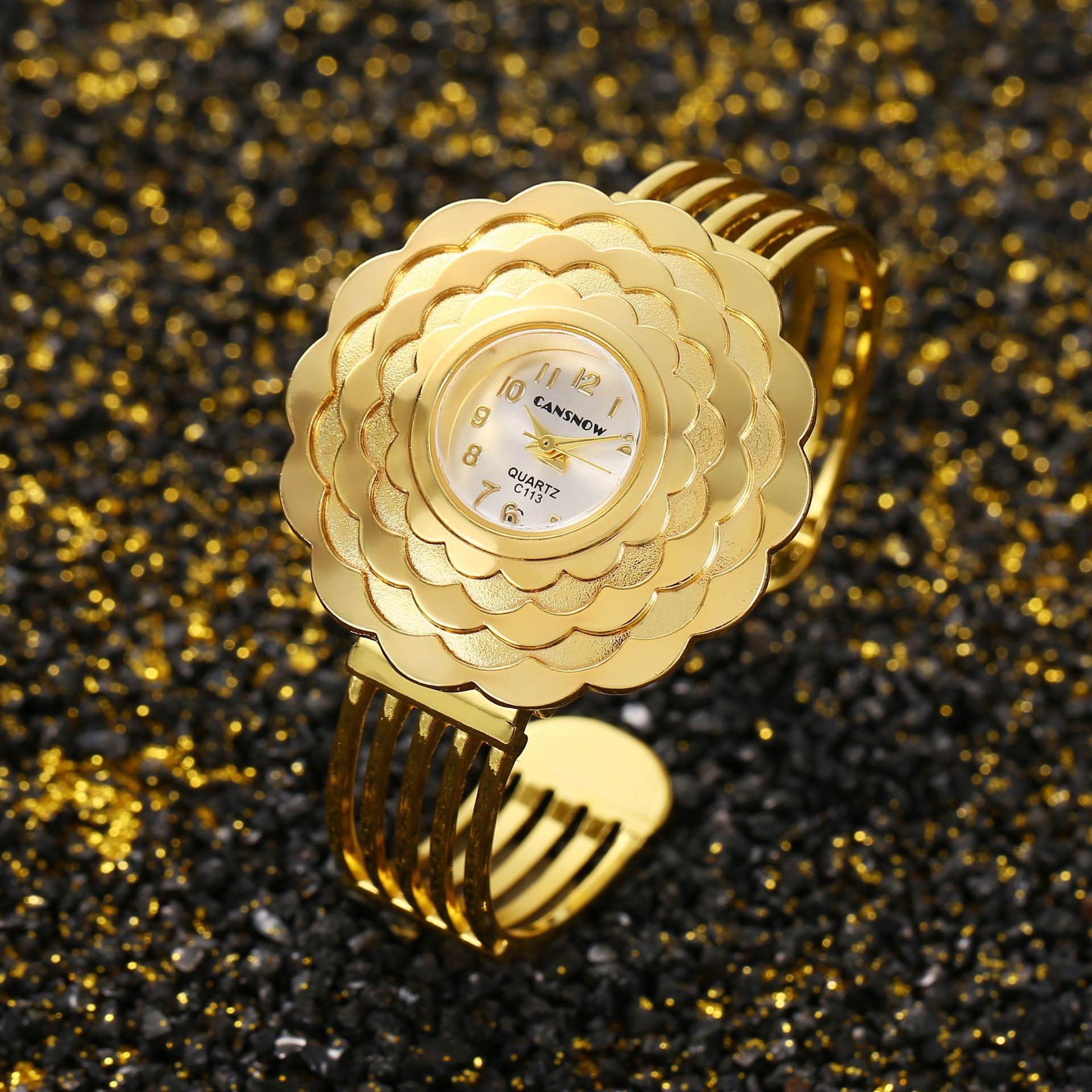 Geometric Pattern Retro Classic Style Geometric Opening Alloy Strap Quartz Watch