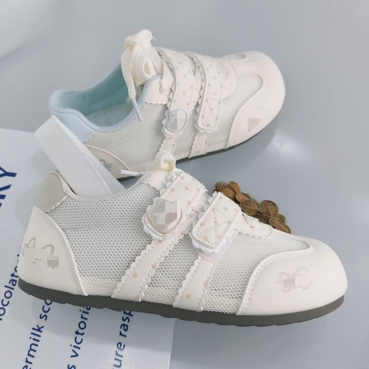 Dulces gatos coreanos zapatos blancos para mujeres 2026 verano nuevos zapatos de skate casuales para estudiantes zapatos deportivos diarios