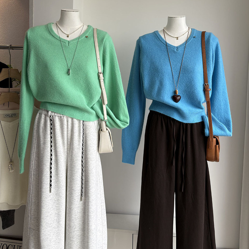 [Comparison] 2026 Autumn New Korean Style V-Neck Short Basic Soft Knit Sweater for Women, Age-Reducing Top 7717