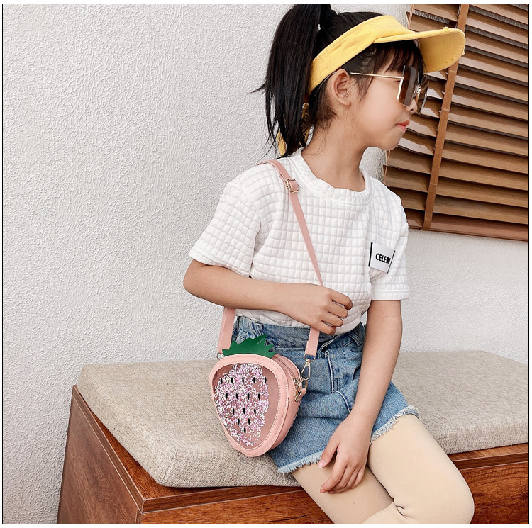 Kid'S Mini Pu Leather Strawberry Cute Triangle Zipper Crossbody Bag display picture 7