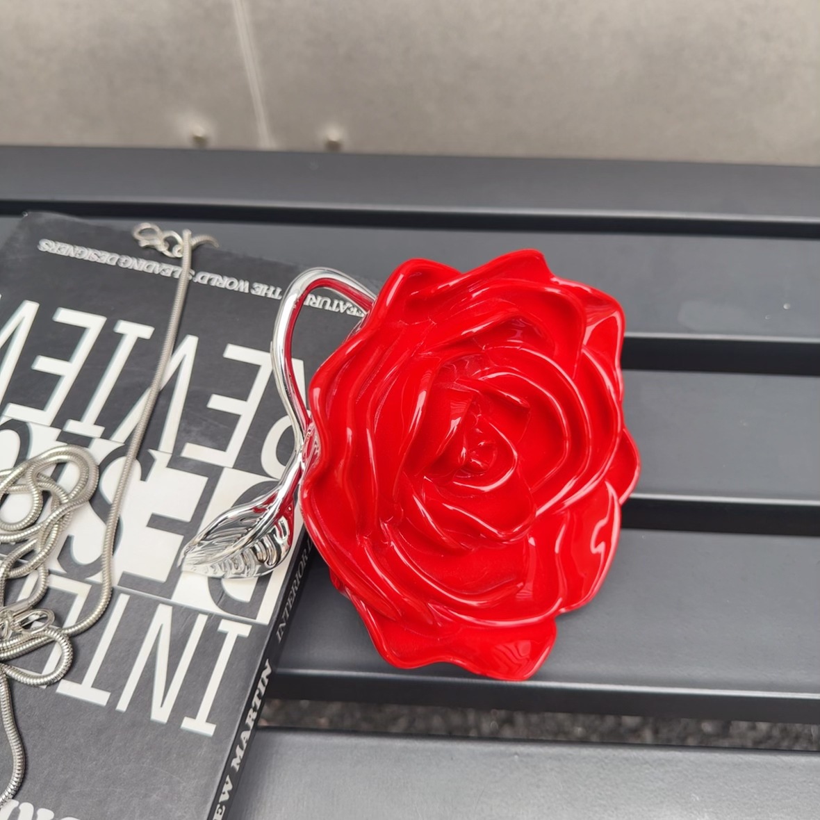 Elegant and stylish rose, versatile for autumn and winter, a box bag with a niche design and a sense of sophistication, a hand-held crossbody bag for dinner parties undefined