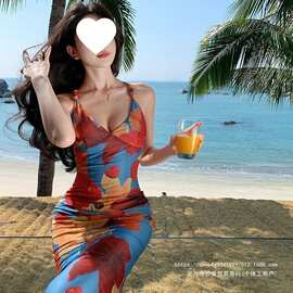 海边度假风趣味印花吊带连衣裙女夏季新款收腰显瘦性感露背长裙子