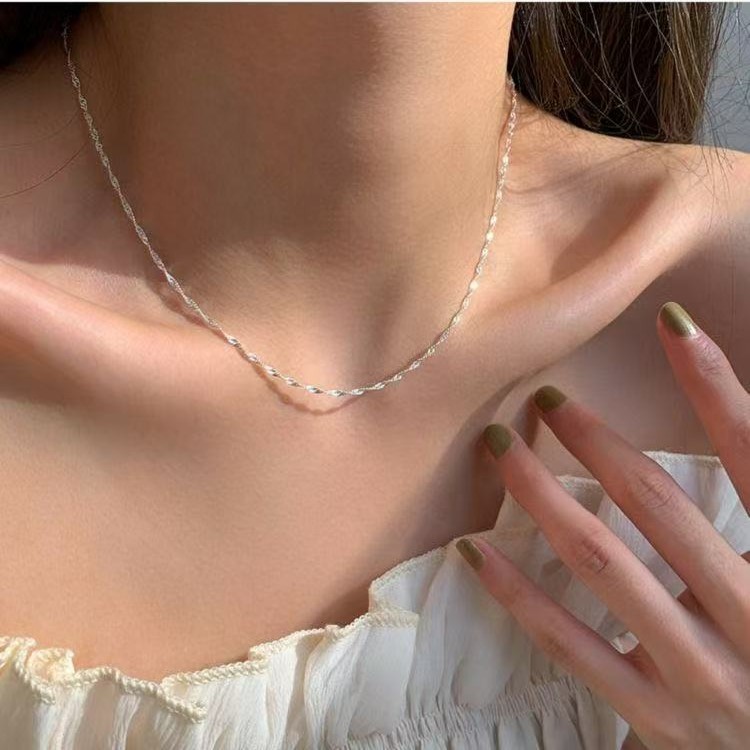 Collana twist curva da donna design di lusso elegante e versatile_voghion.com