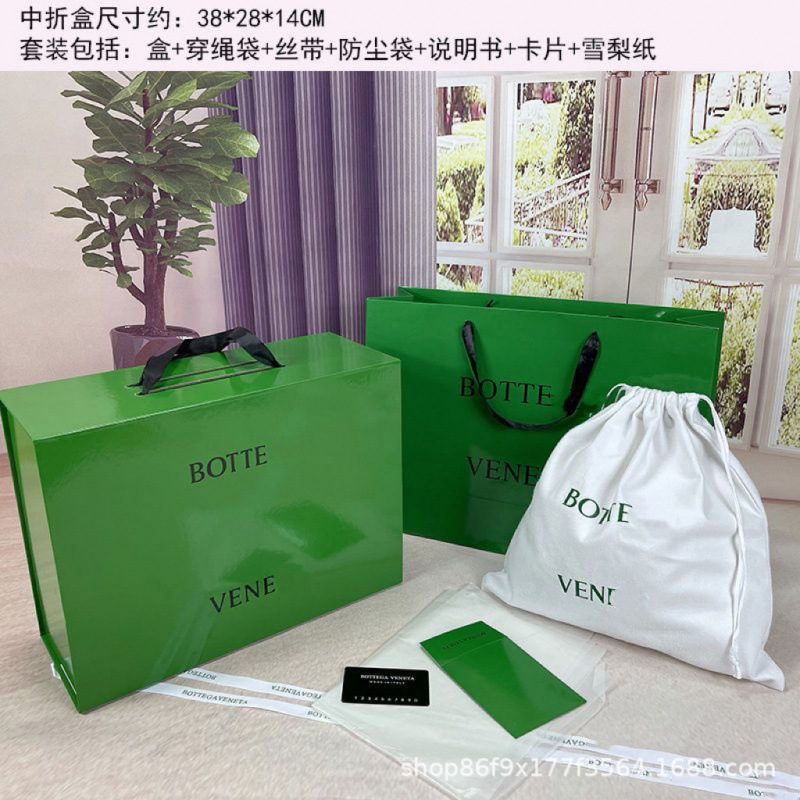 In-Stock Magnetic Clothing Folding Storage Box