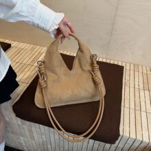 超火小众鹿皮绒包包女2025新款轻便百搭斜挎包秋季爆款手提小拎包