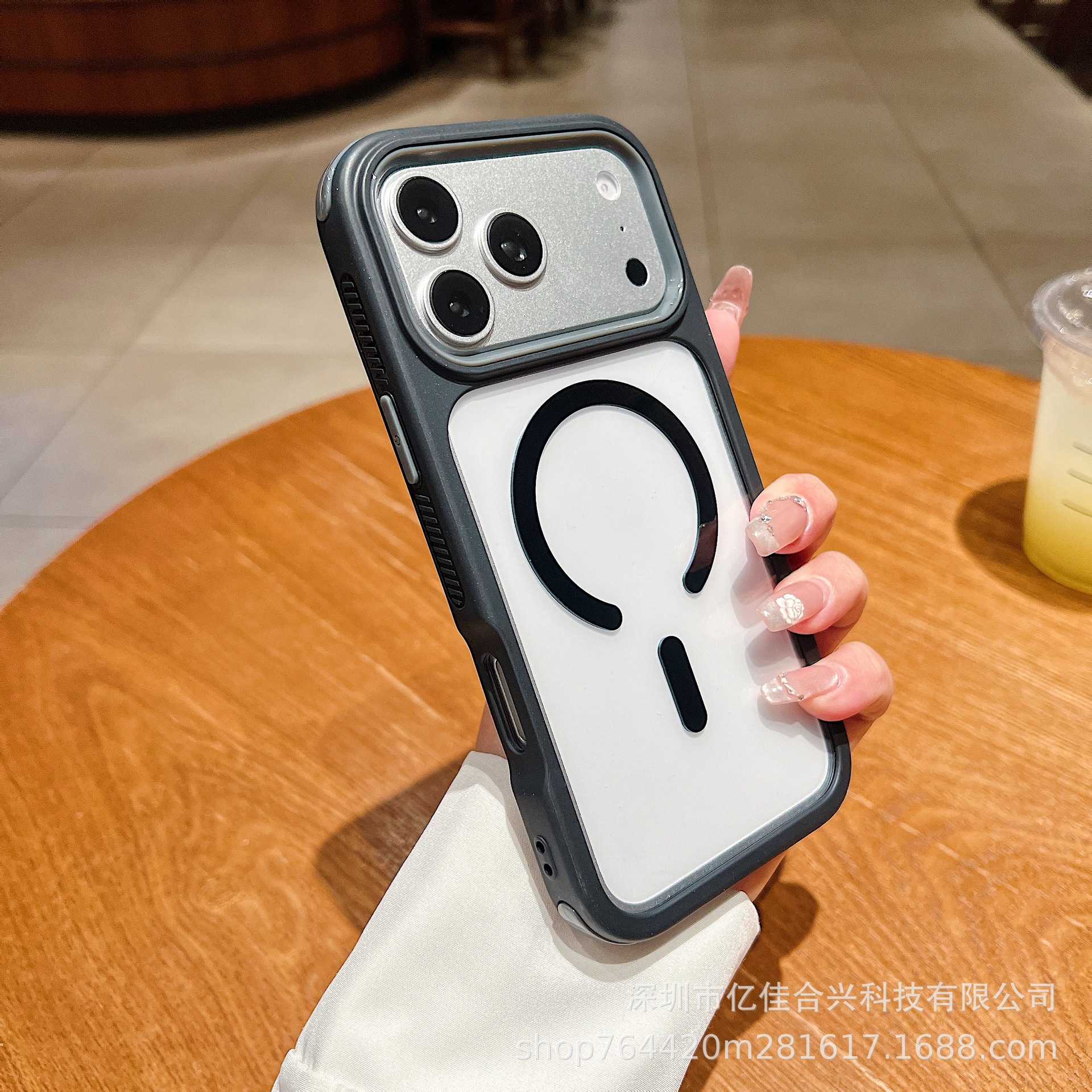 Cool 3 - en - 1 adsorción antideslizante para iPhone17PROMAX teléfono móvil Apple 11 caso anti-caída 13