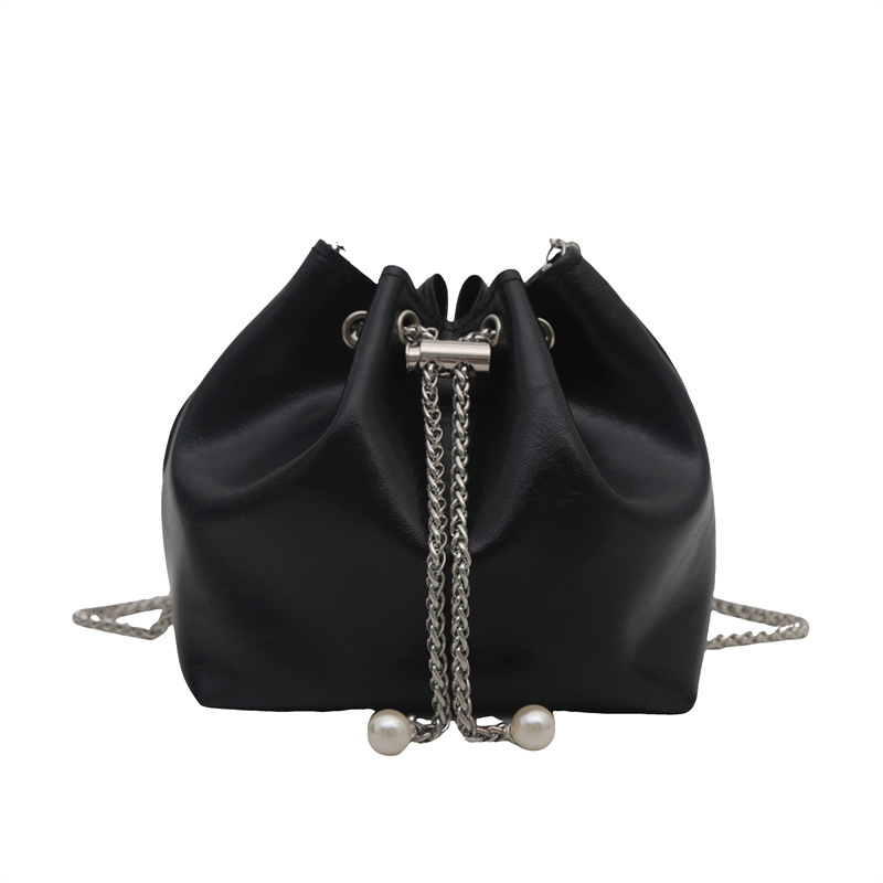 Bolso de balde popular de este año para mujeres 2024, nuevo bolso de cadena de diamante de moda, bolso de alta calidad, textura versátil, mochila pequeña.