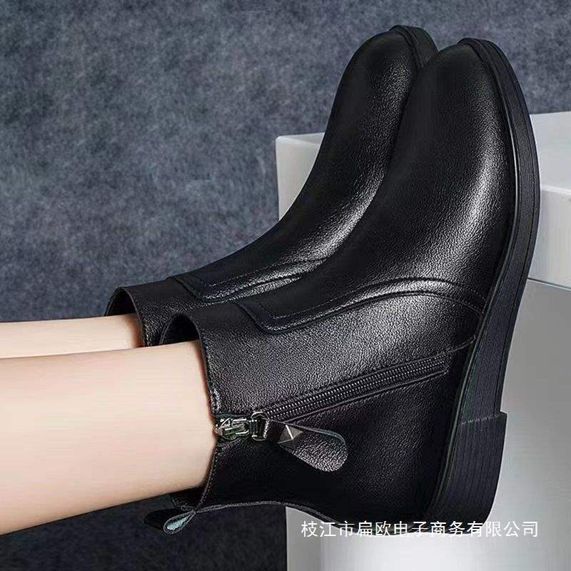 Autumn and Winter Full Leather Short Boots for Middle-Aged and Elderly Mothers, Cotton Boots with Velvet, Non-Slip Soft Sole Boots, Women's Fashionable and Versatile Snow Boots