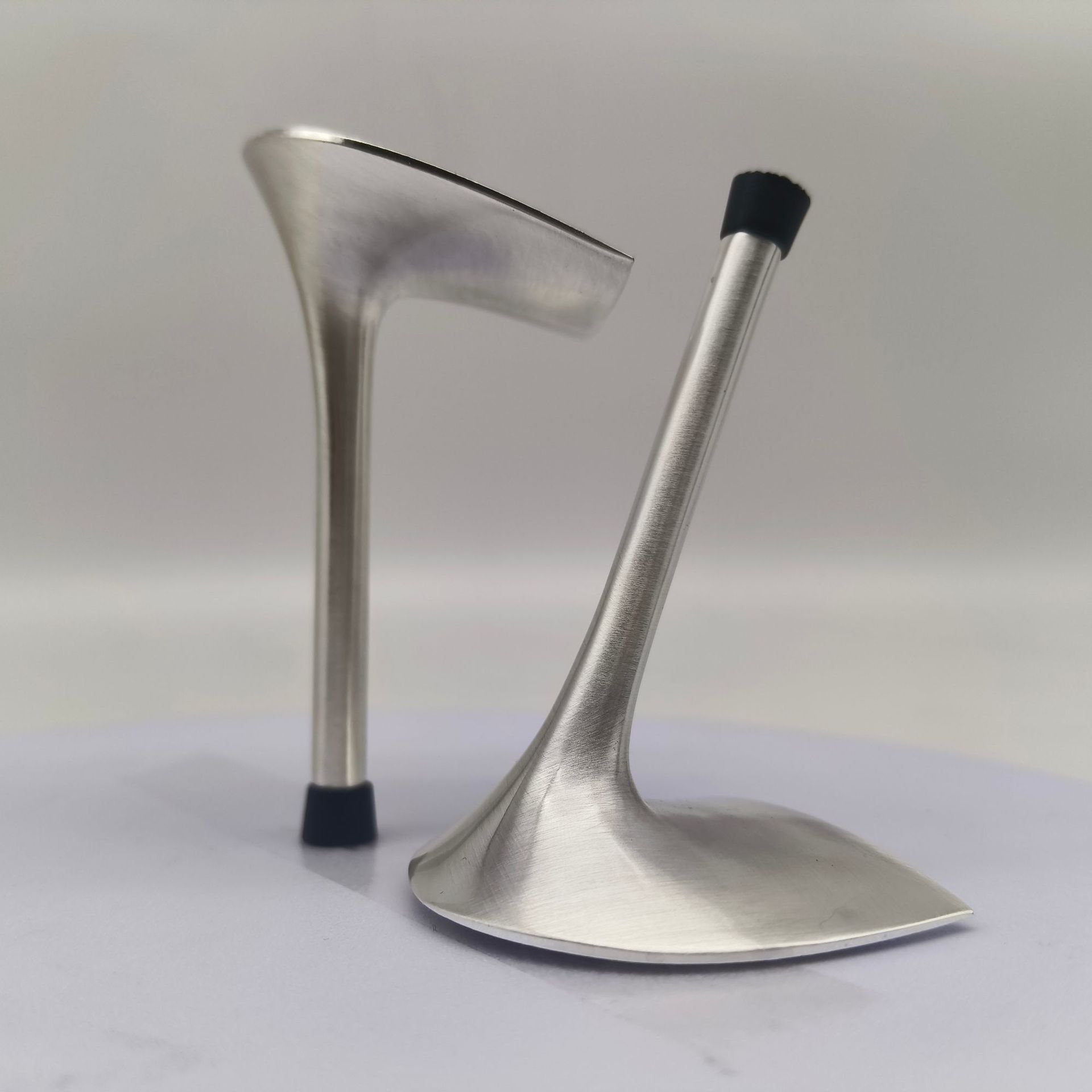 Nuevos tacones de mujer tacones de moda europea y americana personalizados modelos metálicos de acero galvanizado zapatos de tacones redondos