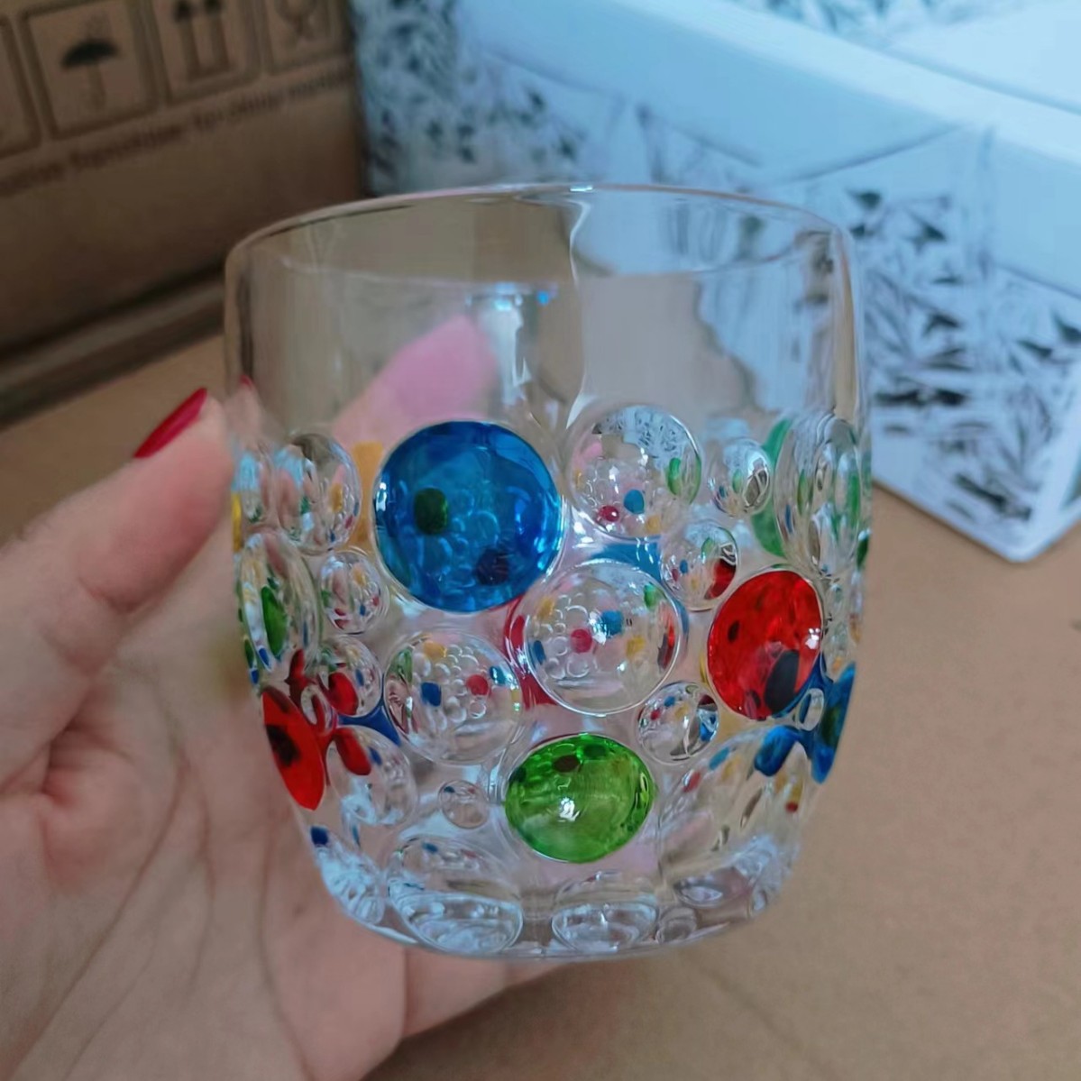 손으로 그린 컬러 구슬 점
