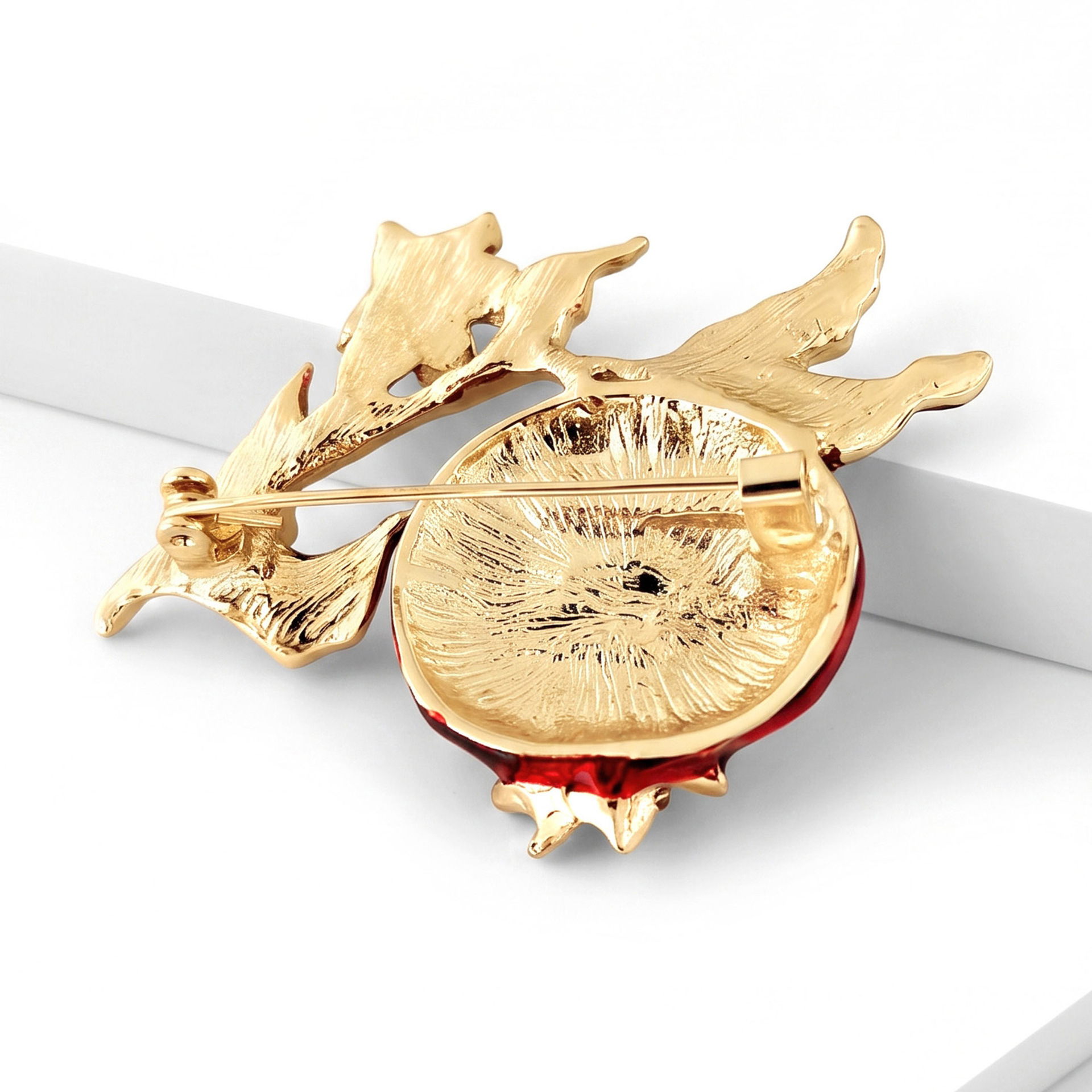 New enamel-inlaid diamond pomegranate brooch, a fashionable and elegant clothing accessory, directly from the manufacturer: BR6014