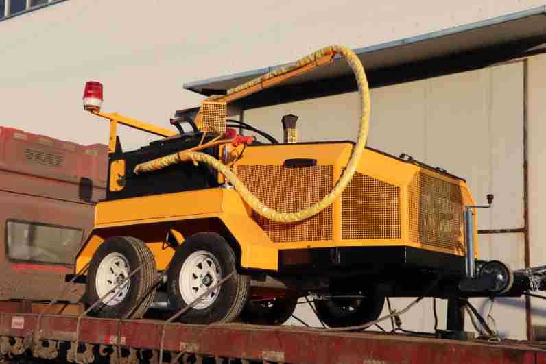 沥青灌缝机 500升大型沥青公路修补器 绿化专用 开沟机 牵引式