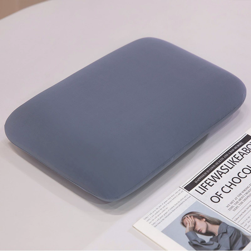 Silk children's summer pillow for sleep at lunchtime for elementary school students