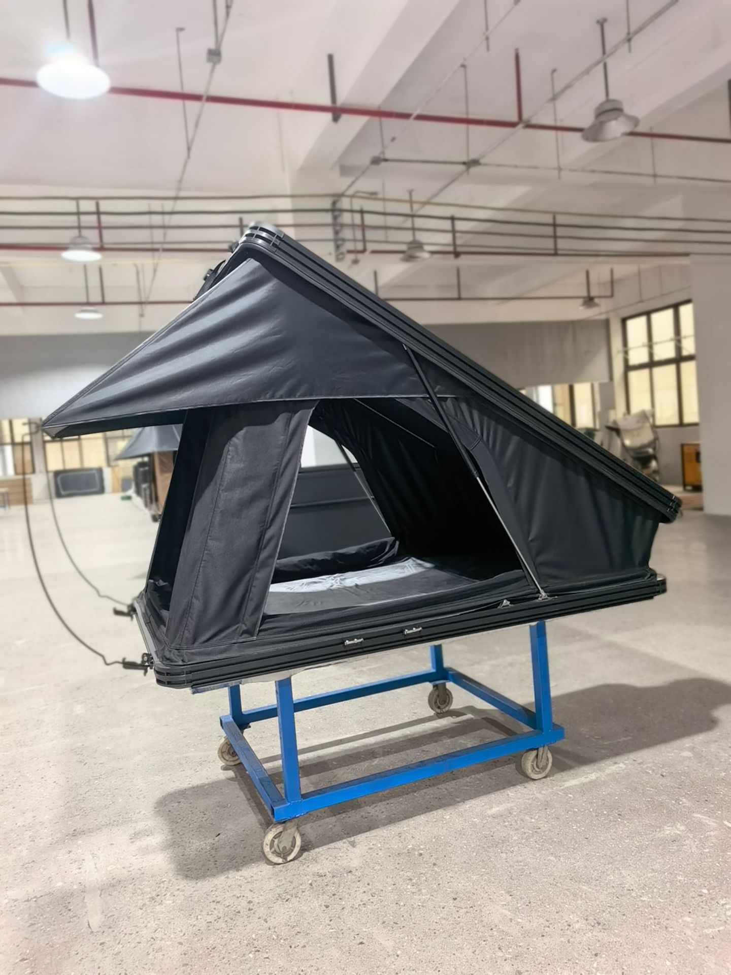 Aluminum Triangular Elevated Roof Tent, Rainproof and Sunshade, Outdoor Quick-Open Hard-Core Off-Road Vehicle Tent