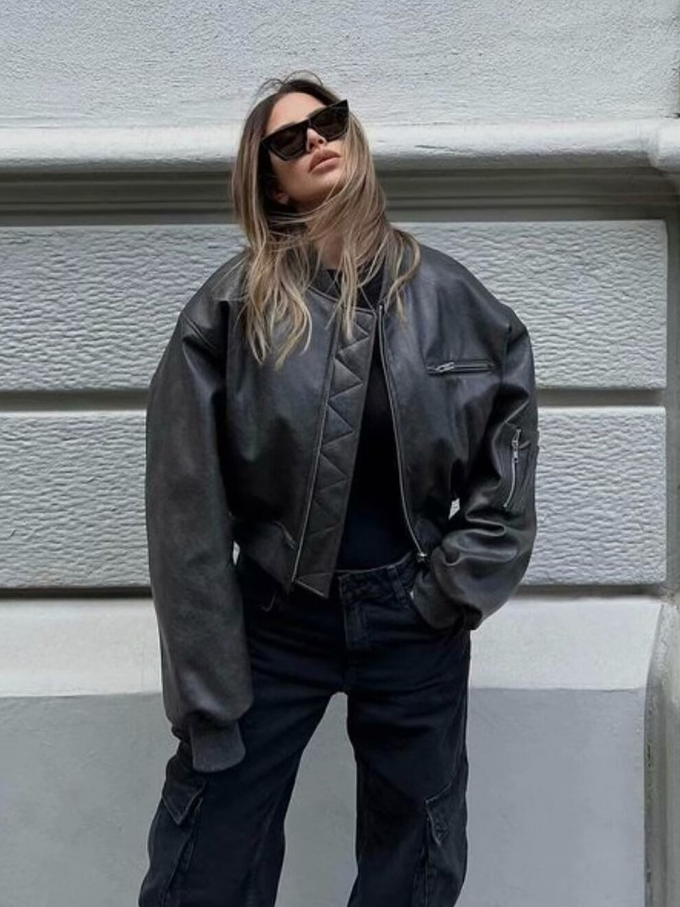 アメリカのレトロなジッパージャケットの女性2024冬の新型綿入り保温ゆるい長袖pu皮服潮D7