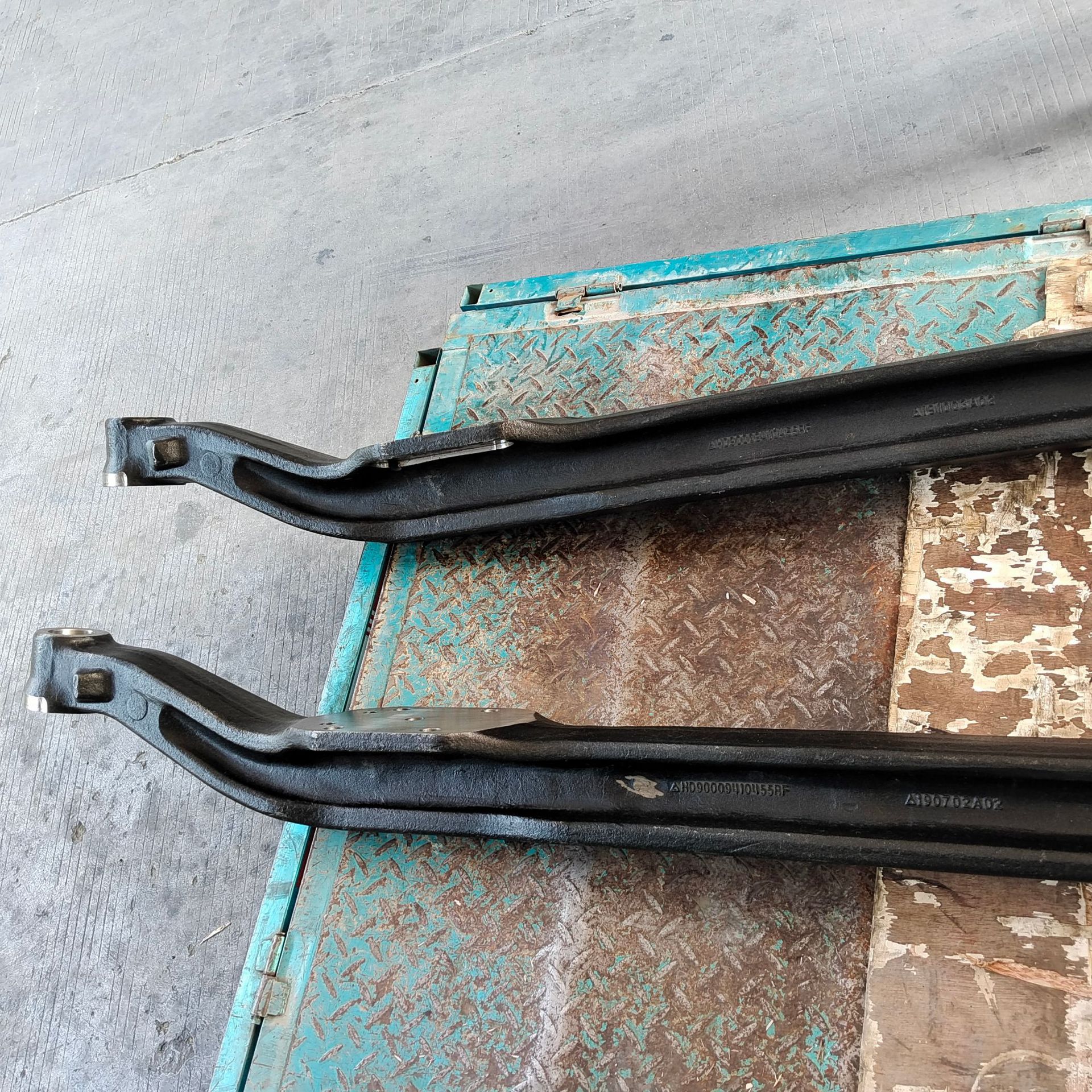Host supporting HD7.3T front axle HD90009410455
