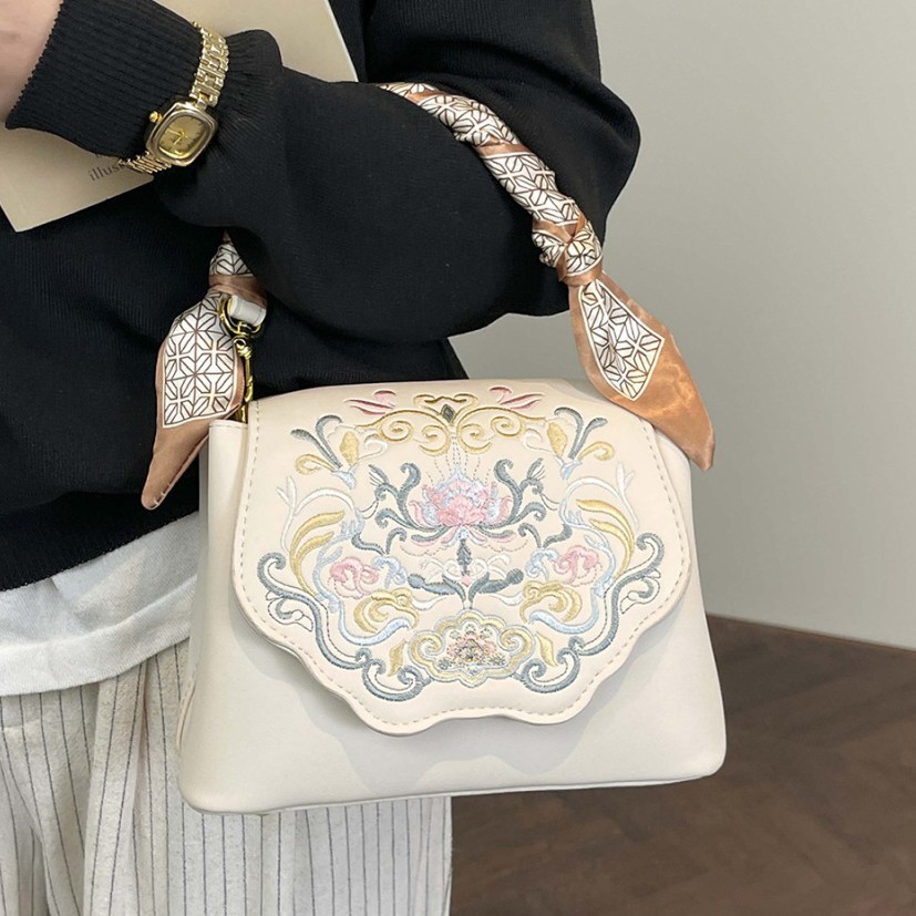 Cross-Border Women's 2026 New Fashion Chinese-Style Embroidered Artistic Crossbody Bag with a High-End Feel, Women's Shoulder Bag