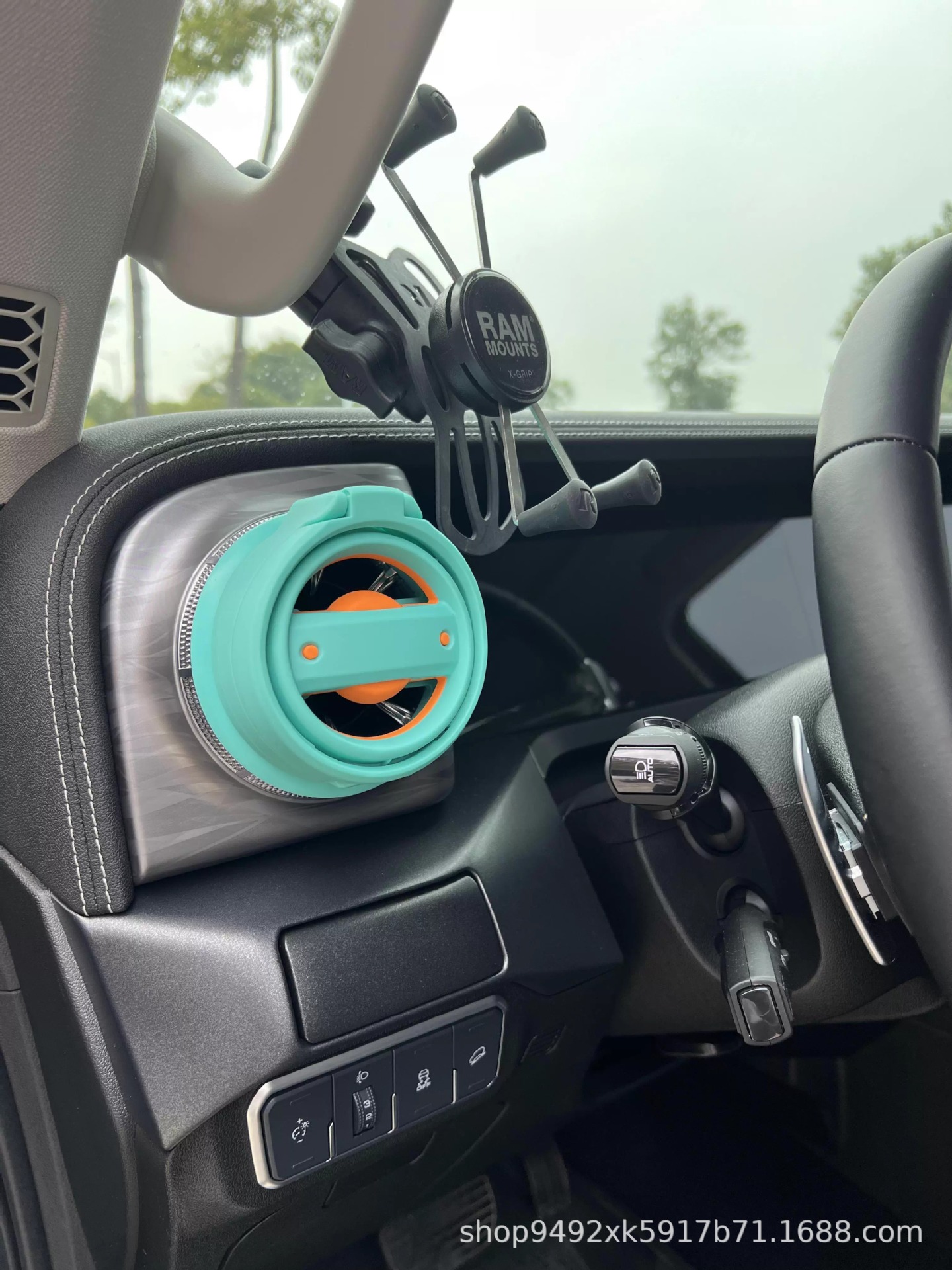 Cross-Border Wholesale Suitable for Tank 300 Water Cup Holder, Foldable Car Dashboard Air Conditioning Vent Modification