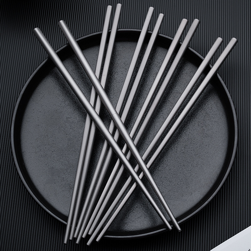 Pure Titanium Square Chopsticks for Home Use, Mold-Resistant, Non-Slip, Anti-Scalding, Mold-Free, Portable for Outdoor Camping, Hollow Insulated Tableware