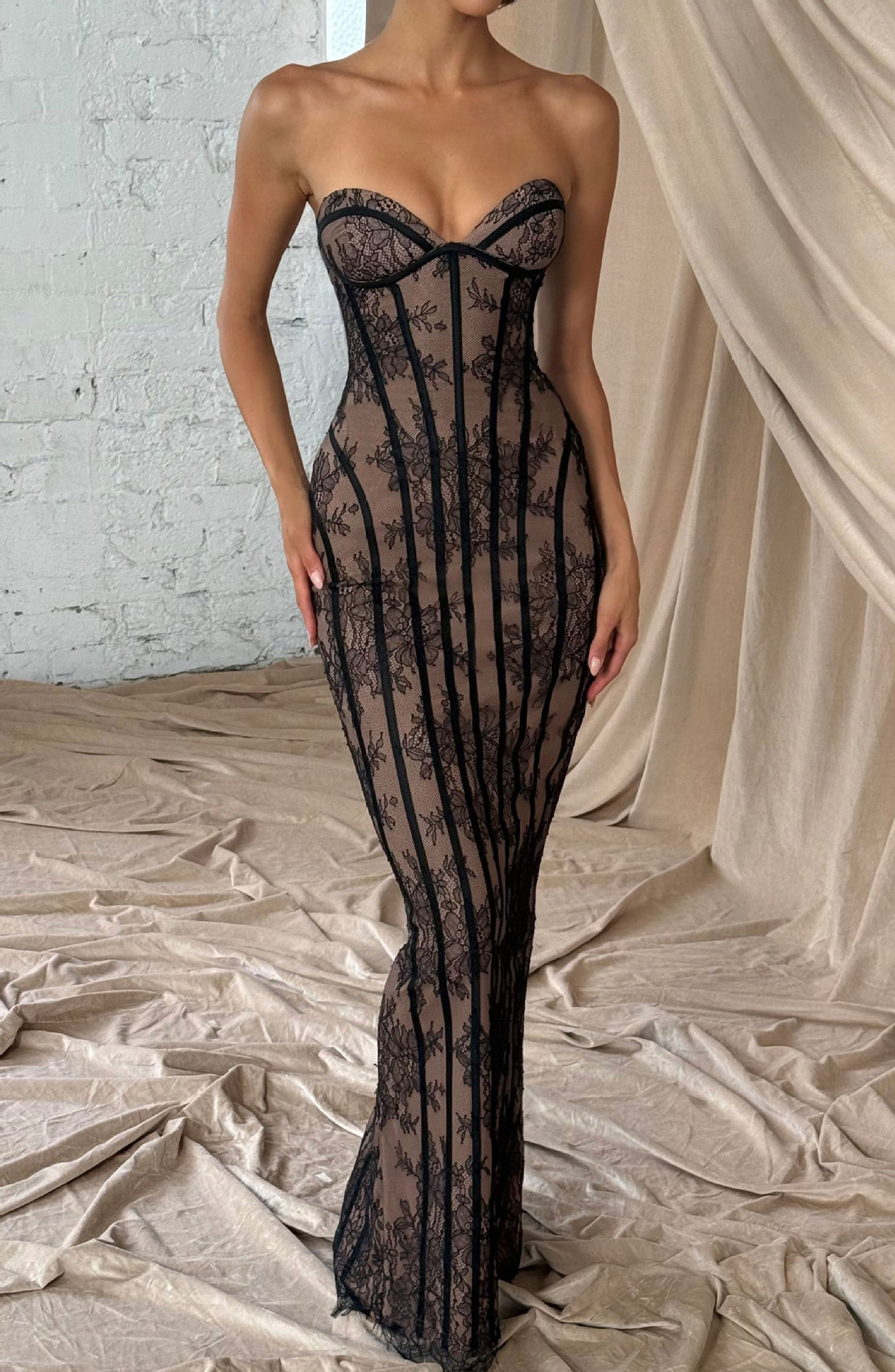 Elegant Lace Long Bodycon Dress For Evening Parties - Stunning High-Waisted Corset Design With Sheer Mesh & Floral Embroidery​_ecoleips.com